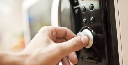 Makanan dan Minuman yang Dilarang Dipanaskan dalam Microwave