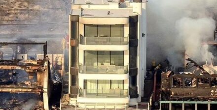 Keajaiban, Rumah David Steiner Bertahan di Tengah Kebakaran di Malibu