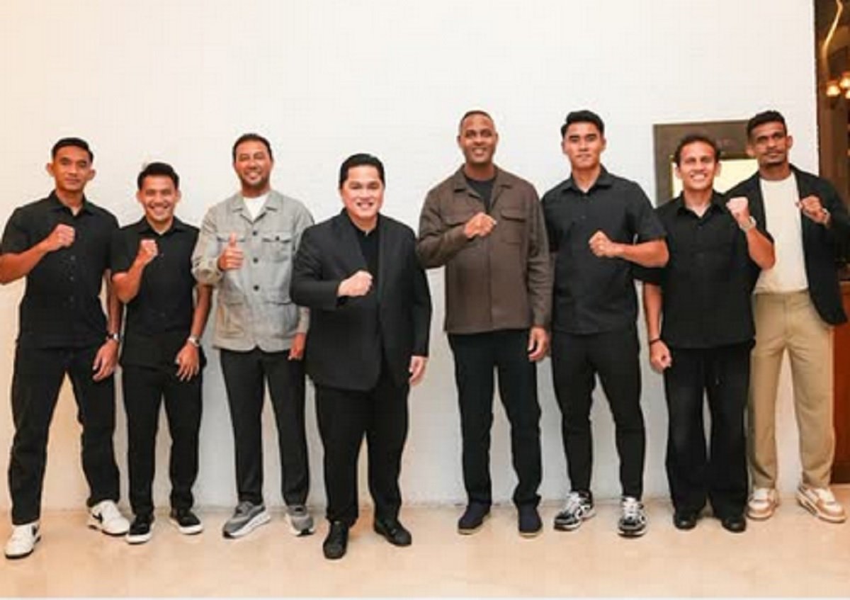 Patrick Kluivert bersama para pemain Timnas Indonesia.