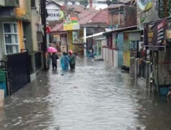 Sungai Citarum Meluap, Jalan Raya Dayeuhkolot Tergenang