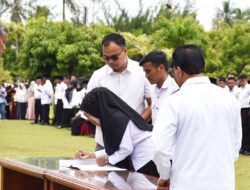 Pj Walikota Pariaman Roberia Lantik 588 Pegawai Pemerintah dengan Perjanjian Kerja