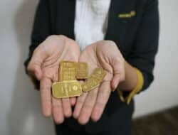 Emas Antam Turun, Buyback Juga Anjlok ke Rp 1,53 Juta