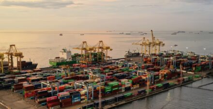 TPK Semarang Tingkatkan Kapasitas, Pelindo Terminal Petikemas Datangkan Alat Bongkar Muat Baru