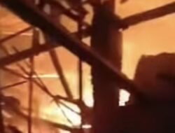 21 Mobil Pemadam Dikerahkan Padamkan Kebakaran di Tebet