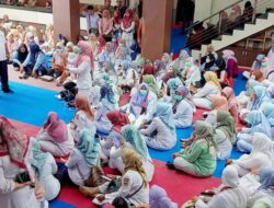 Ratusan Tenaga Kesehatan Gelar Aksi Damai di Kantor Bupati Padang Pariaman