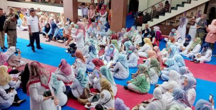 Ratusan Tenaga Kesehatan Gelar Aksi Damai di Kantor Bupati Padang Pariaman