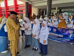 Gubernur Mahyeldi Salurkan MBG untuk Siswa di Kota Padang
