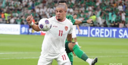 Timnas Indonesia kini menempati peringkat 131 dunia satu strip di atas Malaysia.