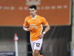 Elkan Baggott Dipuji Media Inggris, Cedera Hambat Perkembangannya di Blackpool