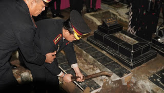 Aipda Petrus Dimakamkan dengan Upacara Kedinasan