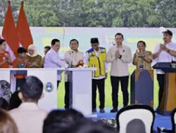 Prabowo: Setiap Kabupaten Harus Punya Stadion Layak
