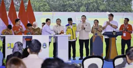 Presiden Prabowo Subianto meresmikan renovasi dan pembangunan 17 stadion di Indonesia