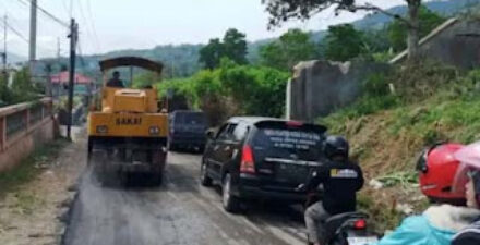 Pemprov Sumbar Tambal Jalan Berlubang
