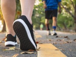 Jalan Kaki Bisa Bikin Panjang Umur? Begini Cara yang Tepat!