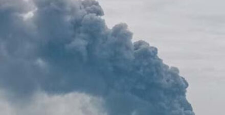 Gunung Dukono Erupsi, Kolom Abu Capai 1.000 Meter