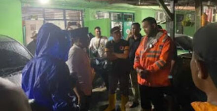 Wako Fadly Amran datangi rumah komplek TNI yang terkena puting beliung.