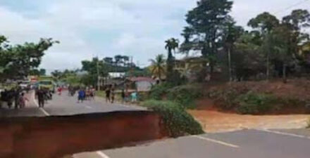 Longsor Putus Akses Jambi-Padang