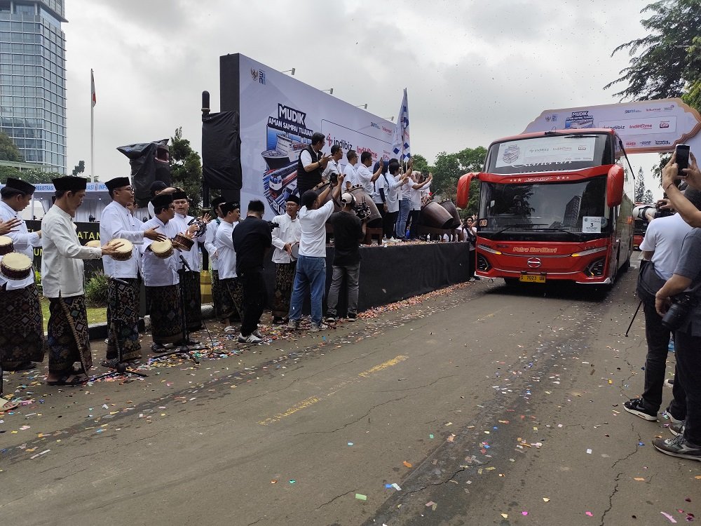 Pelepasan bus Mudik Aman Sampai Tujuan dan Program Mudik Hepi Telkomsel Poin 2025 di Jakarta, 27 Maret 2025.