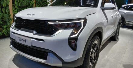 KIA Sonet dipamerkan di IIMS 2025.