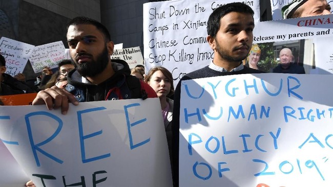 Thailand mendeportasi puluhan warga Uighur ke China pada pekan lalu meskipun mendapat peringatan hingga kecaman internasional.