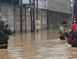 Hujan Deras di Bekasi, Ribuan Warga Terancam Banjir Parah