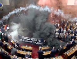 Demonstrasi Mahasiswa Berujung Bentrokan di Parlemen Serbia