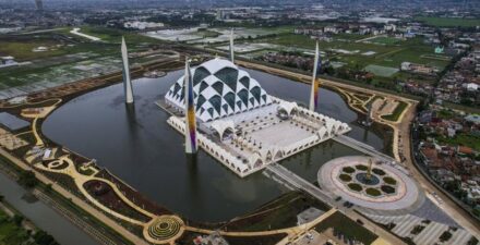 Masjid-Masjid Ikonik di Indonesia yang Mengagumkan dengan Desainnya
