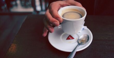 Diet kopi americano viral di media sosial dan diklaim ampuh menurunkan berat badan.