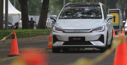 5 Mobil Listrik 7-Seater Terbaik di Indonesia Tahun 2025