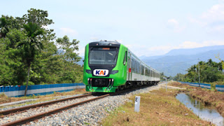 Pelemparan Kereta Api