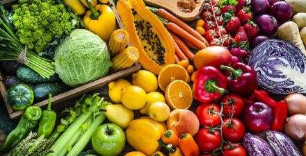 Sejumlah makanan kaya serat, cocok dikonsumsi saat berbuka dan sahur agar terhindar dari sembelit saat puasa.