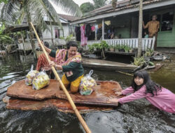 Banjir Jakarta, Air Capai 190 Cm, Warga Dievakuasi