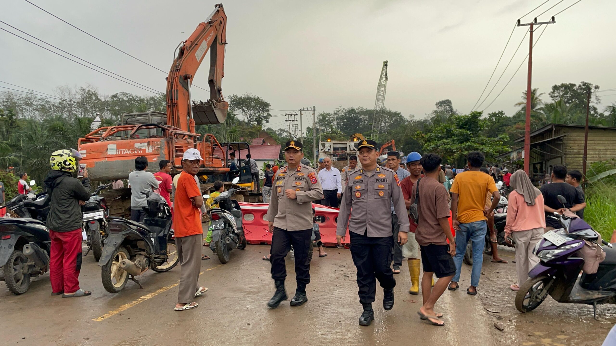 Jembatan Darurat di Perbatasan Sumbar-Jambi