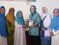 Ketua Pembina Organisasi Keagamaan / TP-PPK Eni Muis Zulmaeta Buka Secara Resmi Bazar Ramadhan