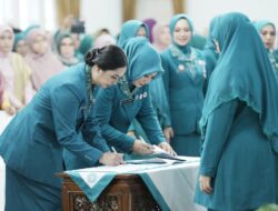 Yosneli Balad Resmi Pimpin TP PKK Posyandu dan Dekranasda Kota Pariaman Masa Bhakti 2025-2030