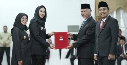 Annisa-Leli Terima SK Pelantikan dari Kemendagri