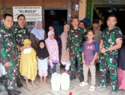 Jelang Berbuka Puasa Kodim 0401/Muba Bagikan Takjil