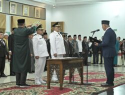 Lantik Bupati-Wabup Pasaman Barat, Gubernur Mahyeldi Ingatkan Pentingnya Kekompakan Demi Memacu Pembangunan
