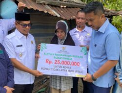 Wagub Sumbar, Vasko Ruseimy Bedah Rumah dan Renovasi Masjid senilai Rp125 Juta di Pesisir Selatan