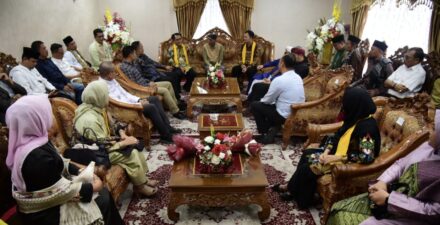 Bupati John Kenedy Azis dan Wabup Rahmat Hidayat Disambut Meriah Tiba di Padang Pariaman