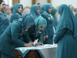 Ny. Eni Muis Zulmaeta Resmi Dilantik Sebagai Ketua TP-PKK, Ketua Dekranasda dan Ketua Tim Pembina Posyandu Kota Payakumbuh