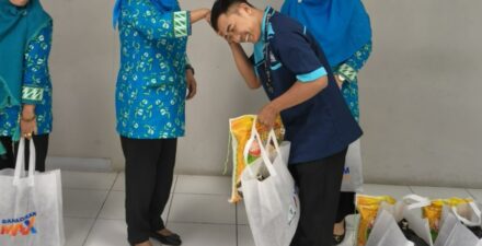 Wujud Kepedulian Sosial, IWABRI Serahkan Bingkisan Ramadhan