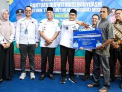 Bupati Muba Serahkan Santunan Asuransi Kematian Dua Ahli Waris BRI Sekayu