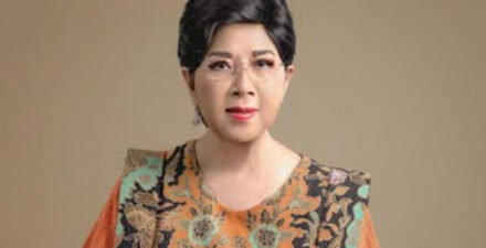 Titiek Puspa.