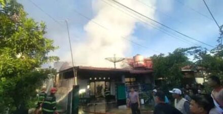 Rumah PNS di padang terbakar.