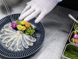 Suka Makanan Jepang? Wajib Tahu Perbedaan Sushi dan Sashimi