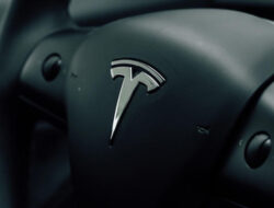 Penjualan Tesla Terjun Bebas, Elon Musk Kena Imbas Citra Politik Kontroversial