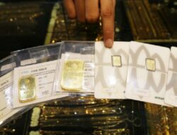 Harga Emas Antam Turun Rp5.000 per Gram Hari Ini