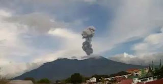 Gunung Marapi di Kabupaten Agam dan Tanah Datar.