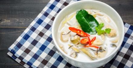 Ada beberapa cara mengonsumsi santan yang benar seperti pada opor ayam.